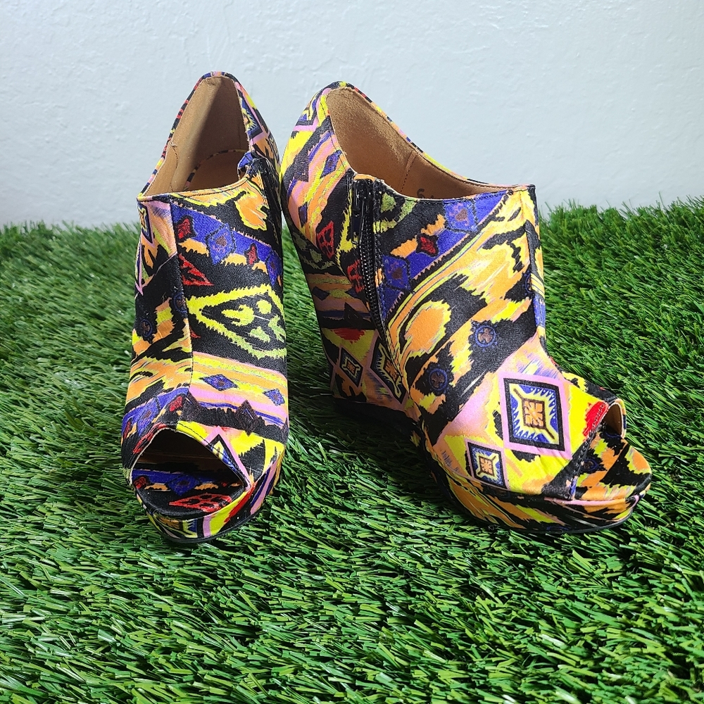 Qupid Tribal Print Bootie Wedges Size 6 1/2